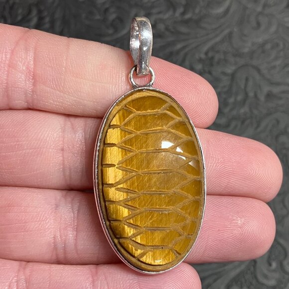 Carved Turtle Shell Tigers Eye Pendant Gemstone Crystal Jewelry - Picture 8 of 8